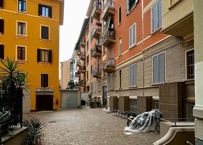 Small White House In Milan